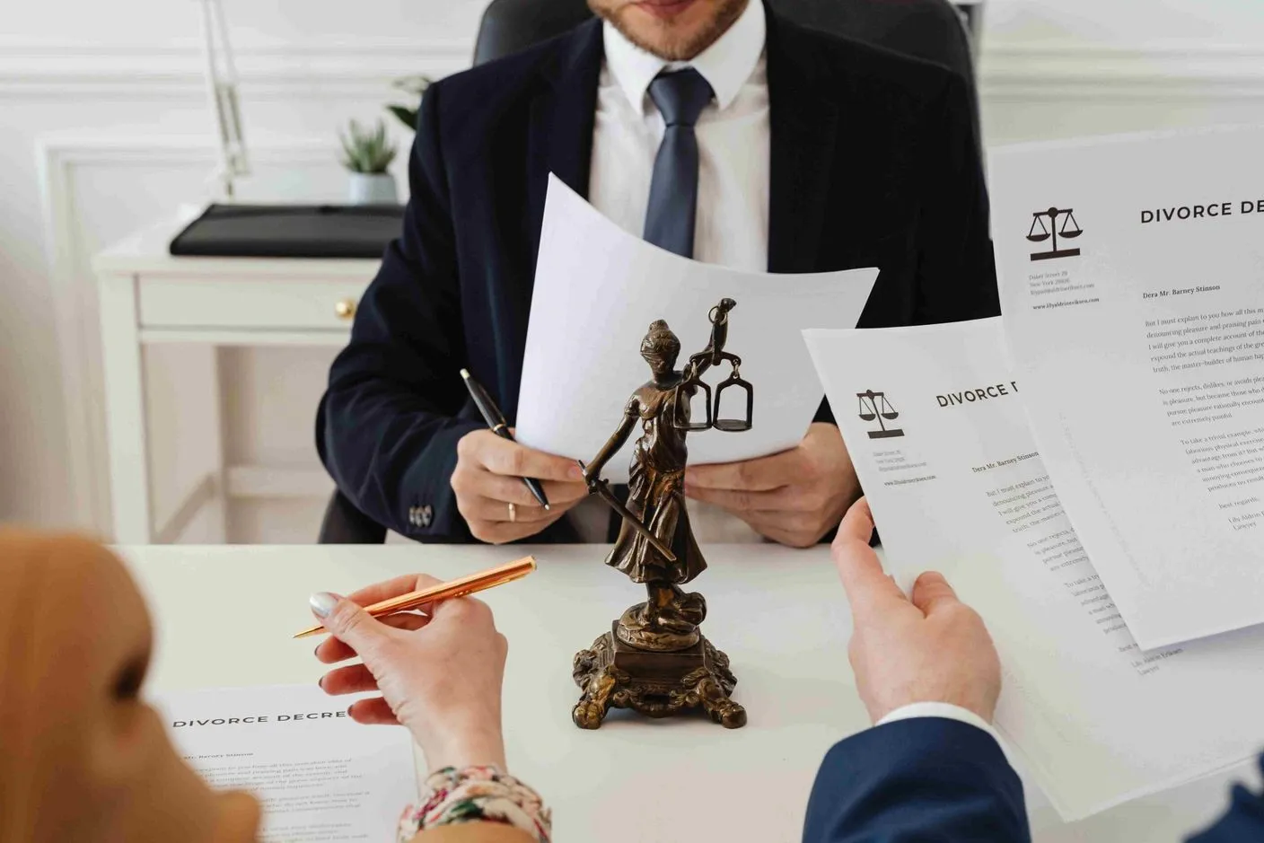 Een arbeidsjurist kan u helpen om een arbeidsconflict op te lossen. Een manier om een arbeidsconflict op te lossen is mediation. Heeft u hiermee te maken? Dan help ik u graag.